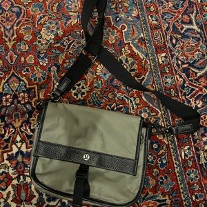 🚨LULULEMON CROSSBODY🚨